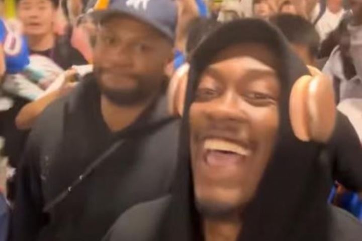 延误10小时！杰伦威凌晨落地上海🔥雷霆球迷高喊OKC+“狗叫”