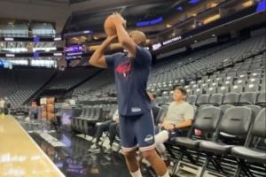 小菜一碟！快船官方晒保罗训练视频：超远负角度三分一击命中