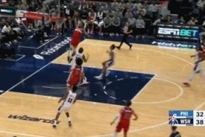 一飞冲天!凯肖恩-乔治抢断反击送抛传 惠特摩尔起飞空接单手暴扣