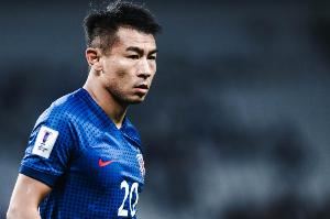 沪媒:于汉超本赛季9球3助3黄牌,拼劲和认真程度可见一斑